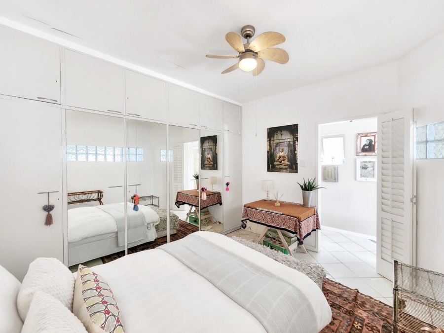 2 Bedroom Property for Sale in Sea Point Western Cape